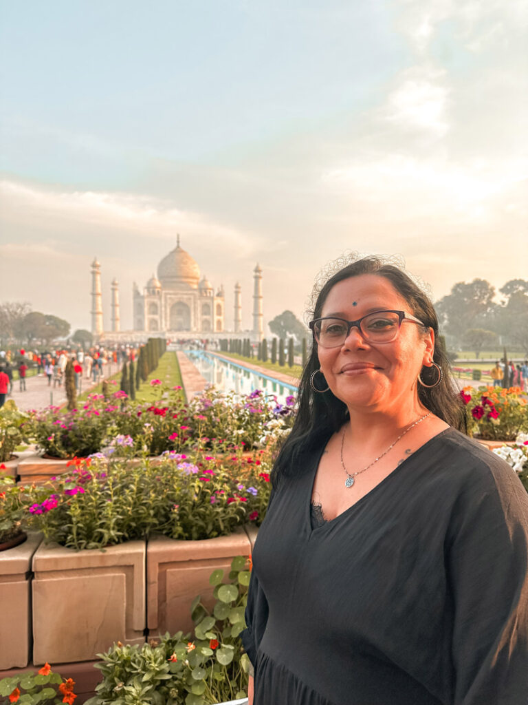 Jeannete Reyes, viaje grupal en el Taj Mahal, India