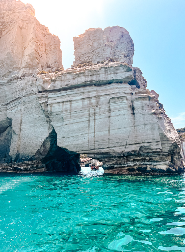 Cuevas y aguas cristalinas de Milos, Islas Griegas