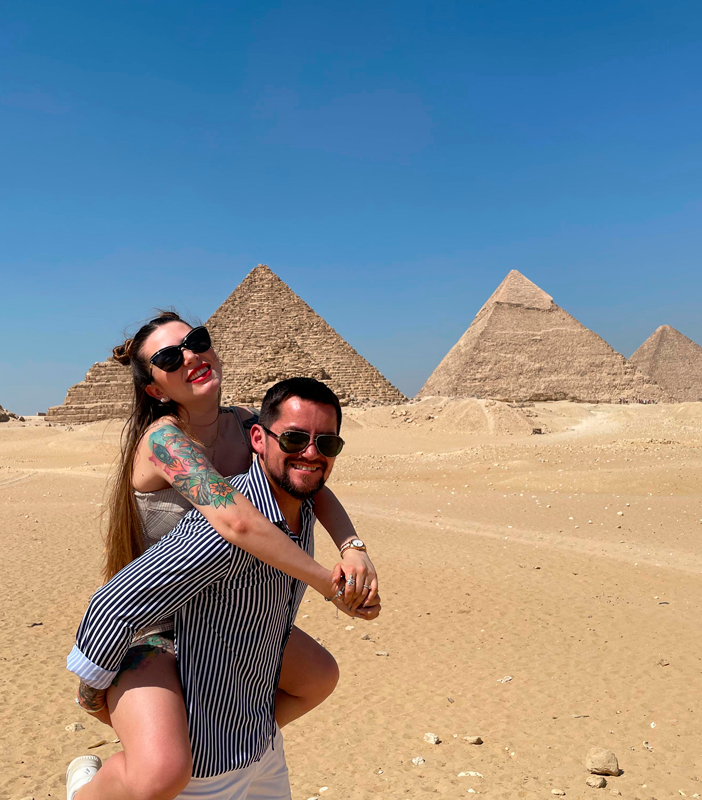 Cami-y-Rafa-viajes-a-medida-balibuta-2 Cami y Rafa en Egipto pirámides del Cairo viaje privado con Balibuta