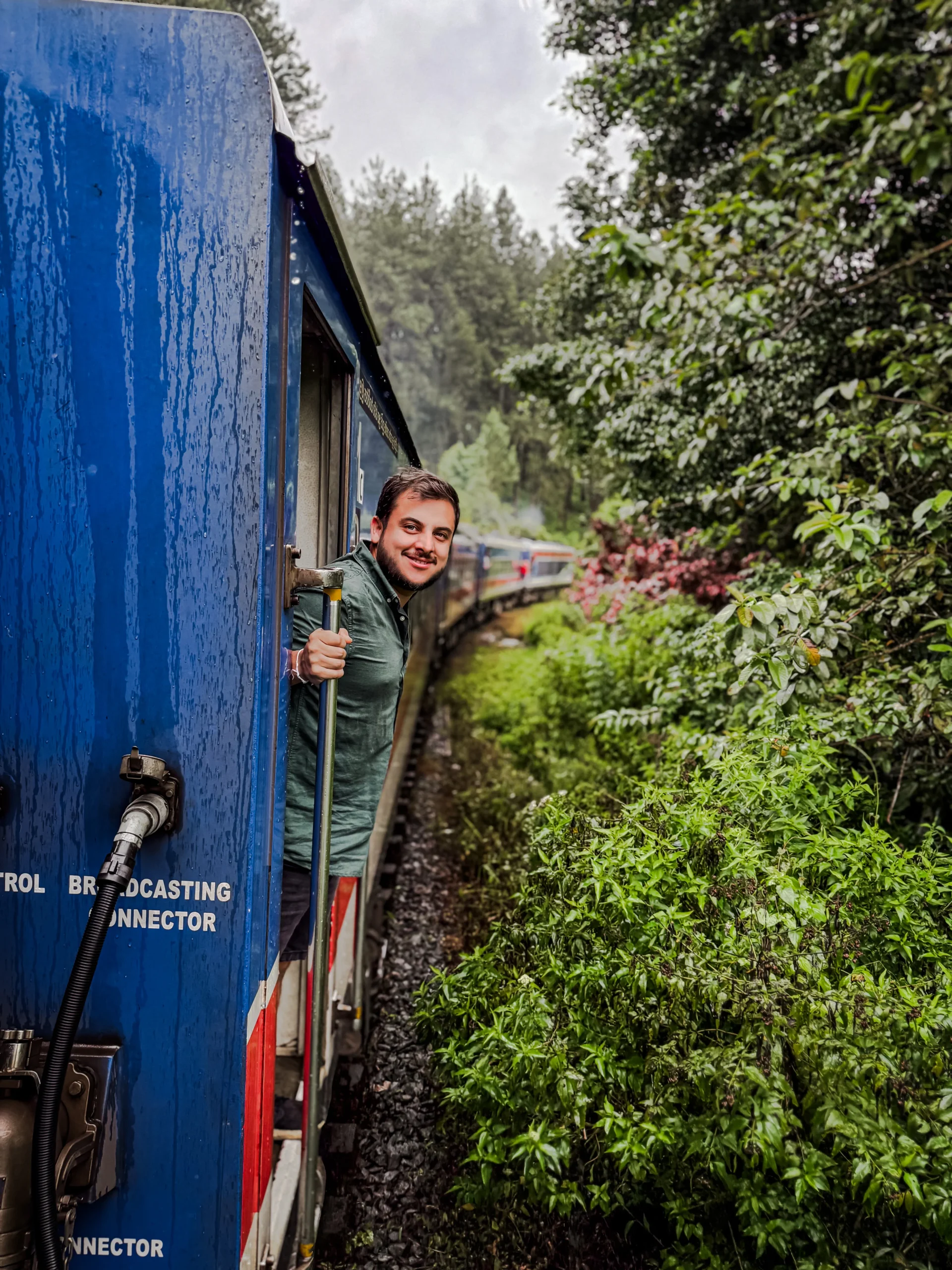 Tren en Sri Lanka viaje en grupo BALIBUTA